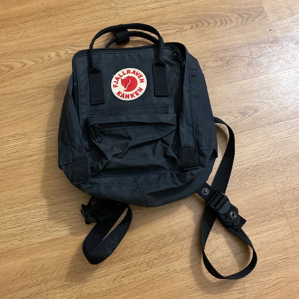 Fjallraven Kanken mini black backpack